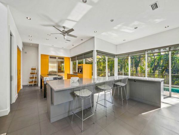 Siesta Key Luxury Home 4 Bedroom Private Caged Lap Pool