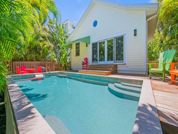 Holmes Beach Vacation Home Sleeps 8 Guests Steps to Beach