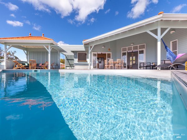 Martinique Home 980534
