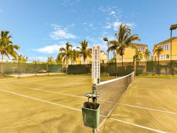 Two Bedroom Vacation Condo in Longboat Key Walk To Beach