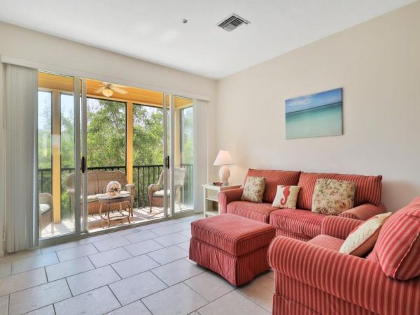 Two Bedroom Vacation Condo in Longboat Key Walk To Beach