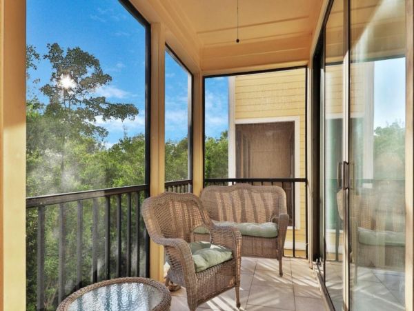Two Bedroom Vacation Condo in Longboat Key Walk To Beach