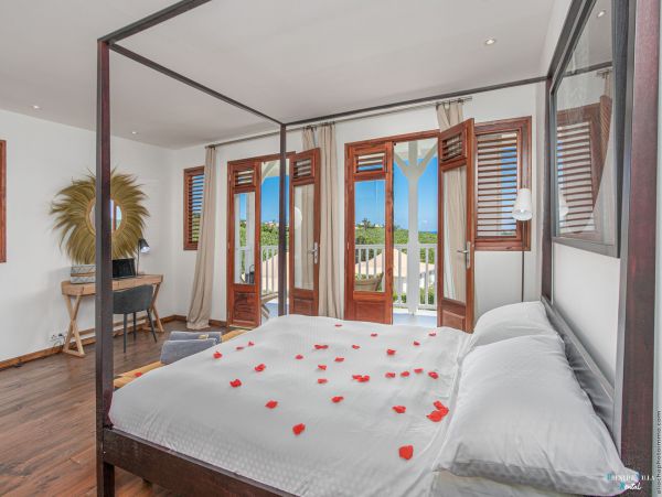 Martinique Home 980538