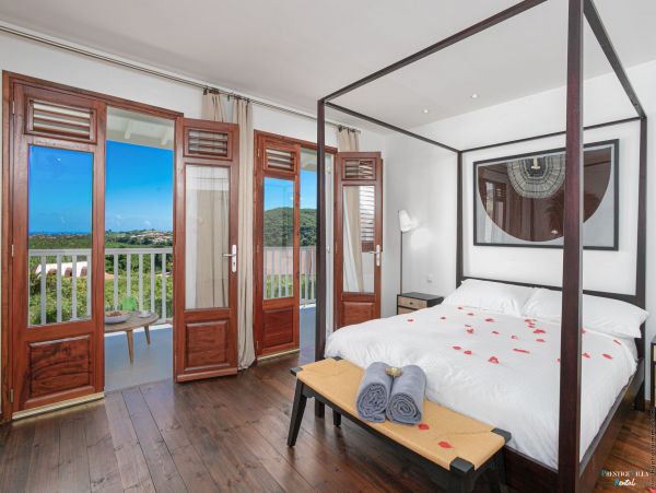 Martinique Home 980538