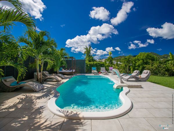Martinique Home 980540
