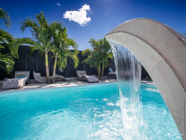 Martinique Home 980540
