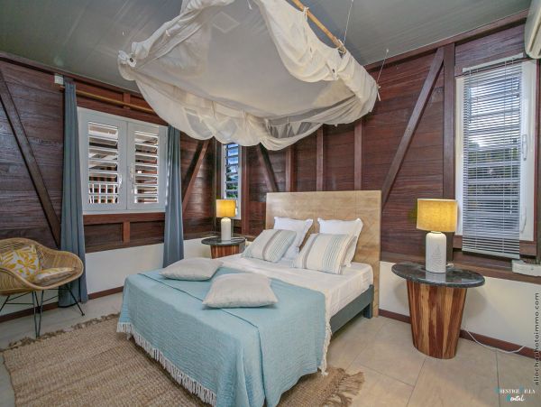 Martinique Home 980540