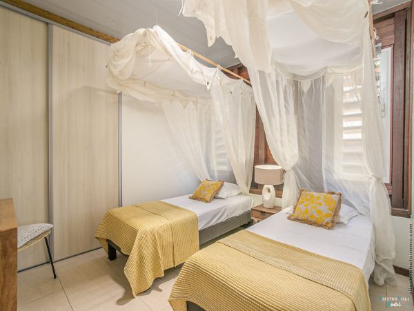 Martinique Home 980540
