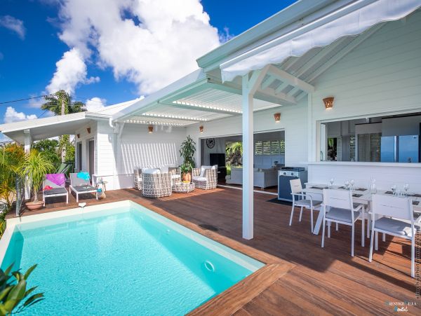 Martinique Home 980541