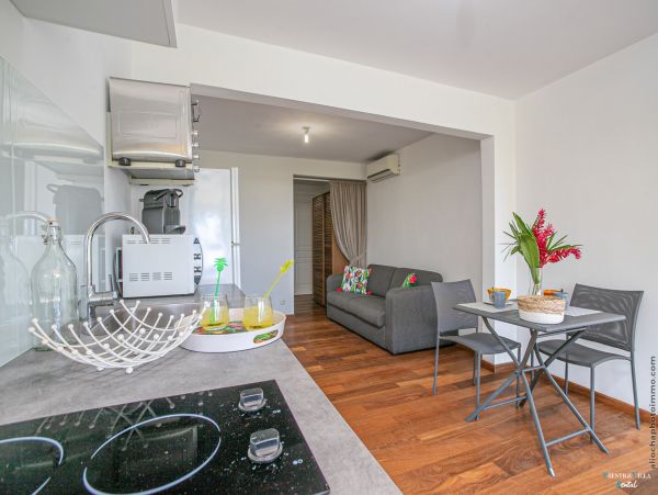 Martinique Home 980541
