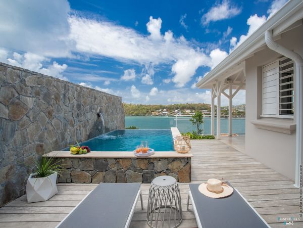 Martinique Home 980542