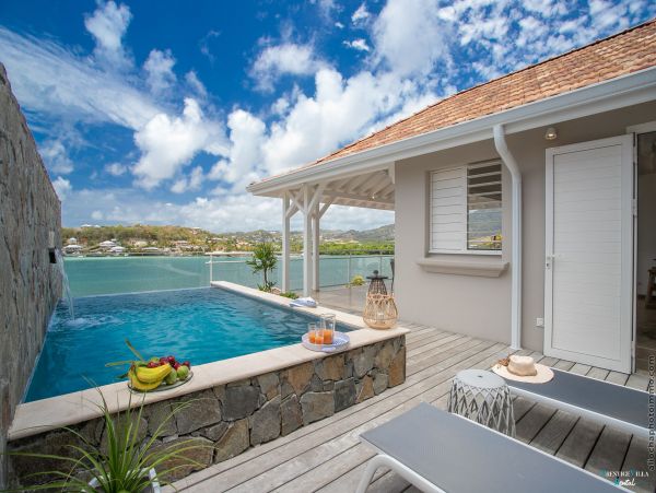 Martinique Home 980542