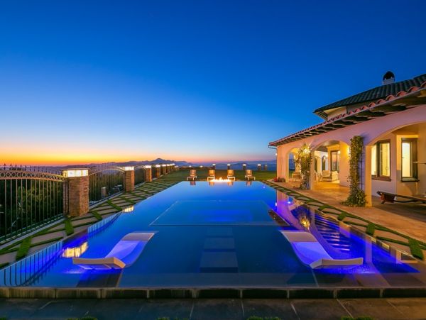 Malibu 6 Bedroom Luxury Pool Home & Beautiful Mountain View