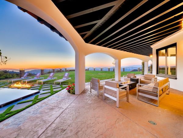 Malibu 6 Bedroom Luxury Pool Home & Beautiful Mountain View
