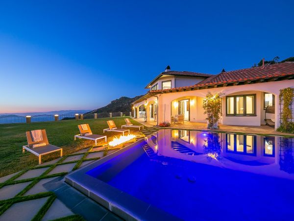 Malibu 6 Bedroom Luxury Pool Home & Beautiful Mountain View