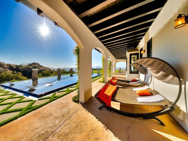 Malibu 6 Bedroom Luxury Pool Home & Beautiful Mountain View