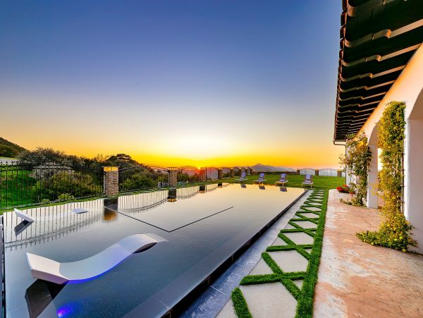Malibu 6 Bedroom Luxury Pool Home & Beautiful Mountain View