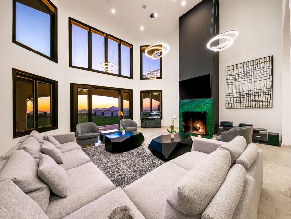 Malibu 6 Bedroom Luxury Pool Home & Beautiful Mountain View