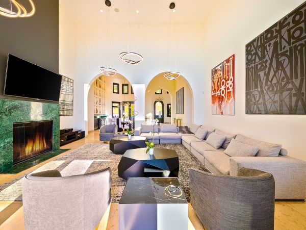 Malibu 6 Bedroom Luxury Pool Home & Beautiful Mountain View