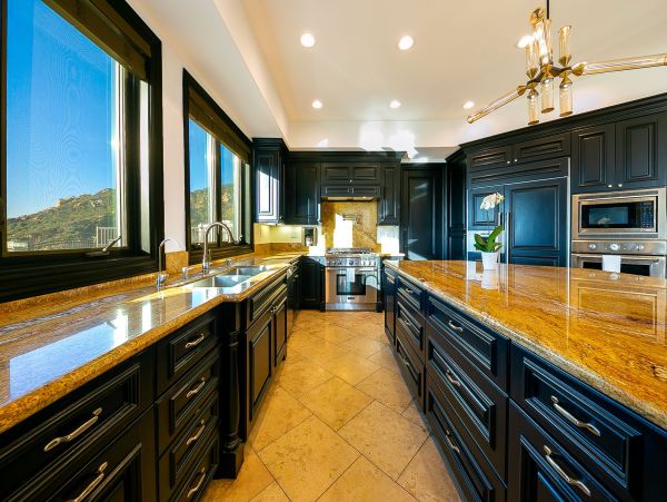 Malibu 6 Bedroom Luxury Pool Home & Beautiful Mountain View
