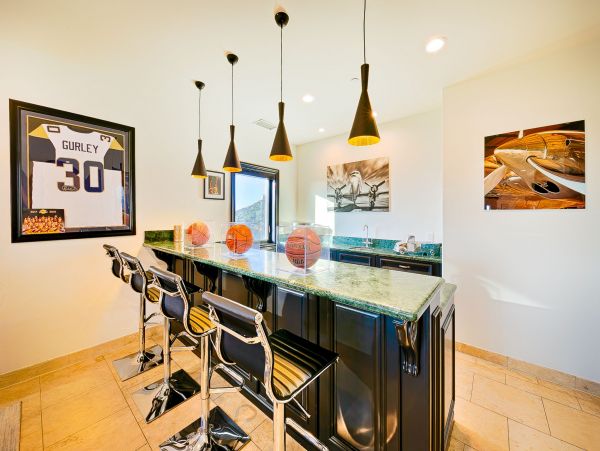 Malibu 6 Bedroom Luxury Pool Home & Beautiful Mountain View
