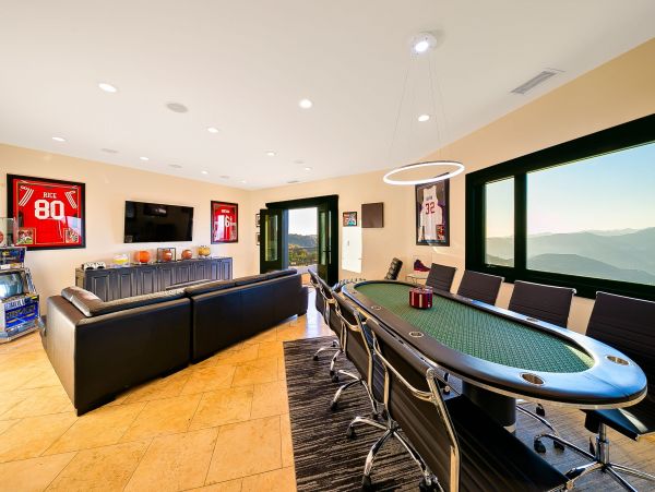 Malibu 6 Bedroom Luxury Pool Home & Beautiful Mountain View