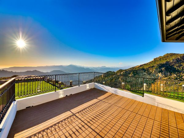 Malibu 6 Bedroom Luxury Pool Home & Beautiful Mountain View