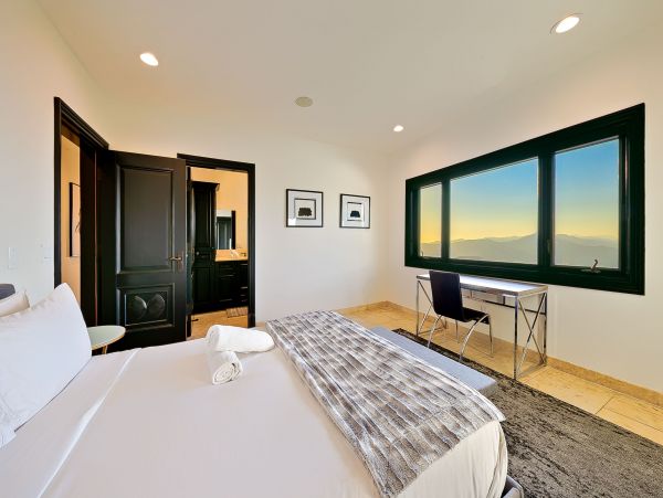 Malibu 6 Bedroom Luxury Pool Home & Beautiful Mountain View