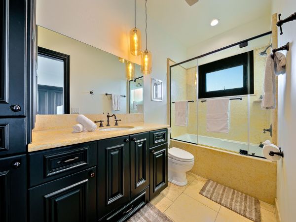 Malibu 6 Bedroom Luxury Pool Home & Beautiful Mountain View