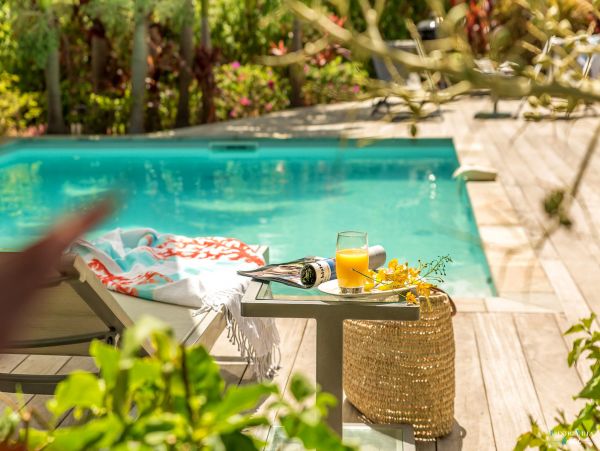Martinique Home 980546