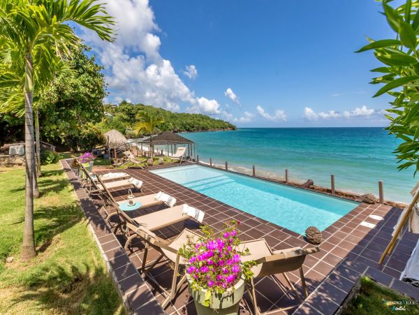 Martinique Home 980547