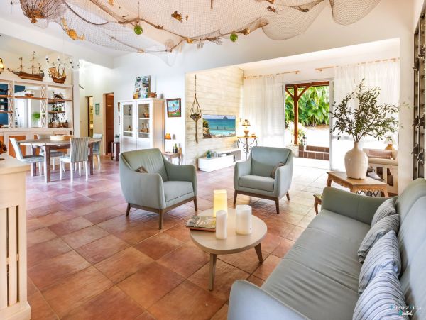 Martinique Home 980547