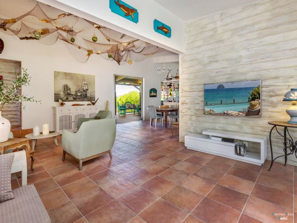 Martinique Home 980547