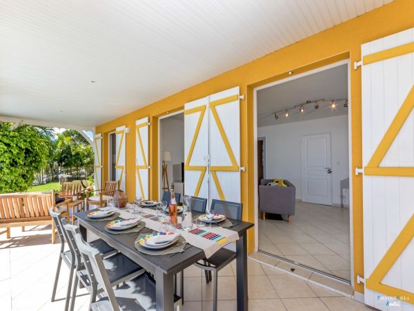 Martinique Home 980549
