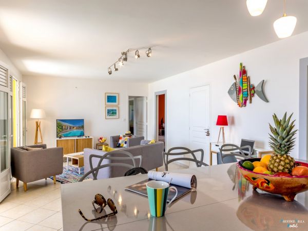 Martinique Home 980549