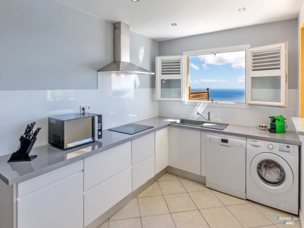 Martinique Home 980549