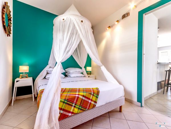 Martinique Home 980549