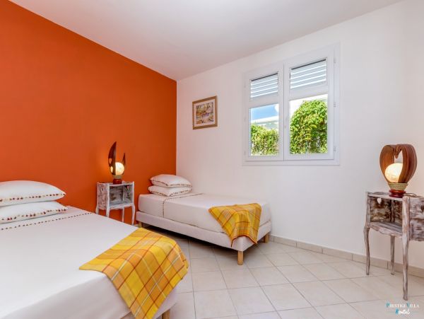 Martinique Home 980549