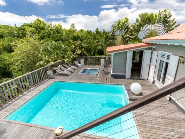 Martinique Home 980551