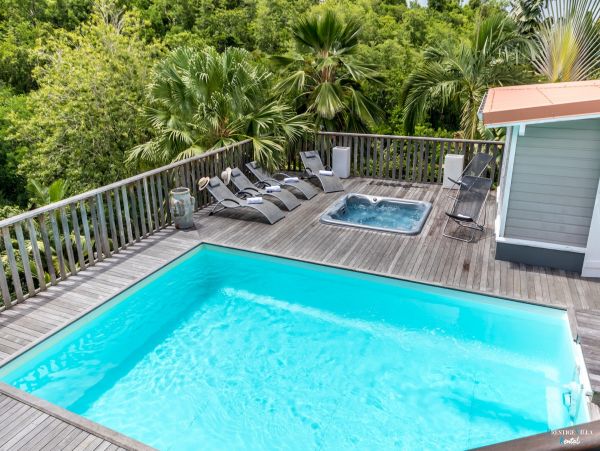 Martinique Home 980551