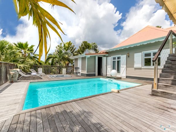 Martinique Home 980551
