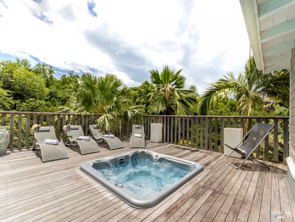 Martinique Home 980551