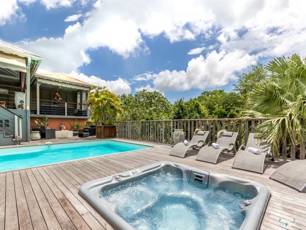 Martinique Home 980551