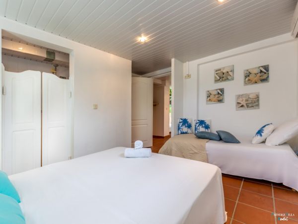 Martinique Home 980551