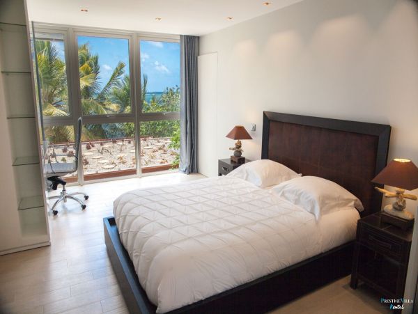 Martinique Home 980552
