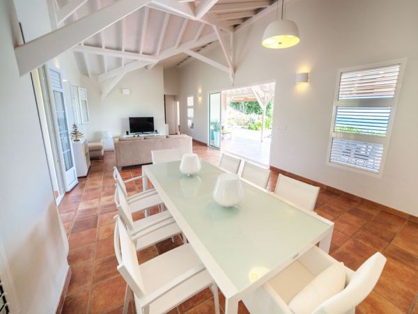 Beautiful Vacation Villa with Extraordinary Sea Views