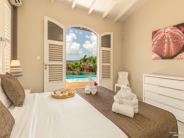 Martinique Home 980554