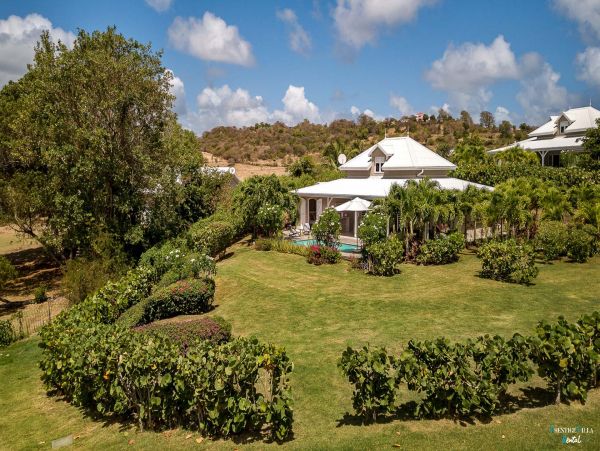 Martinique Home 980555
