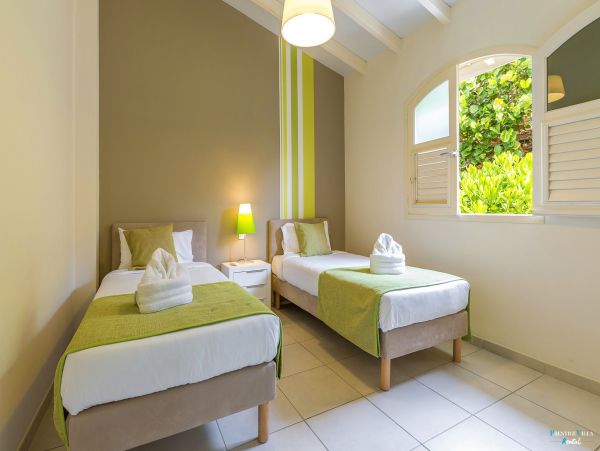 Martinique Home 980556