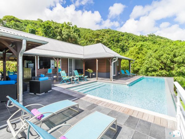 Martinique Home 980558